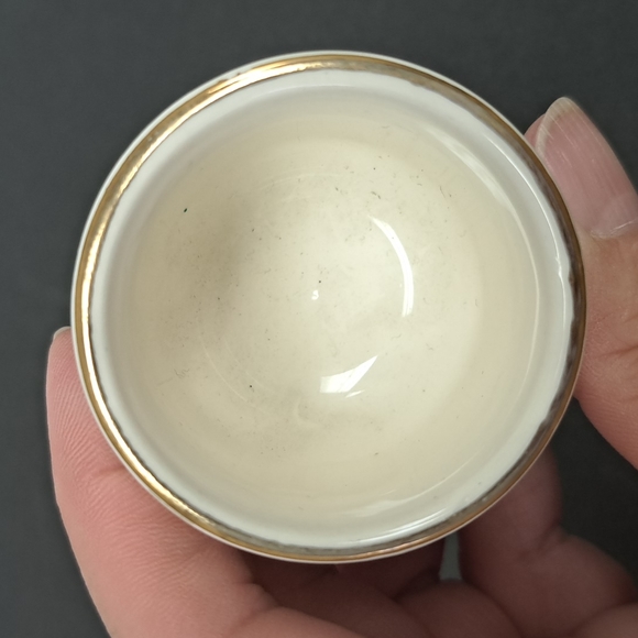 Vintage Carrigaline Pottery  IRELAND pair of lucky shamrock  design egg cups - Picture 3 of 4